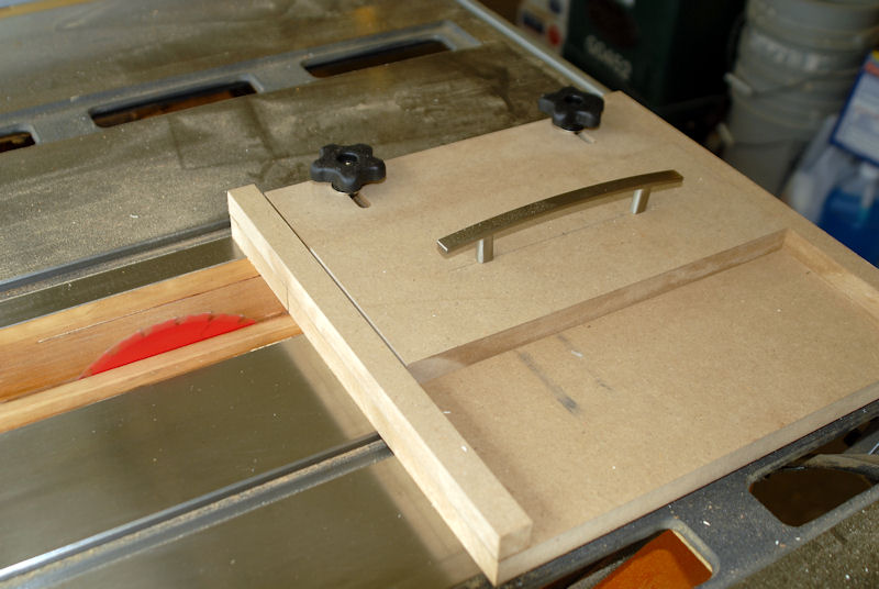 Veneer cutting jig