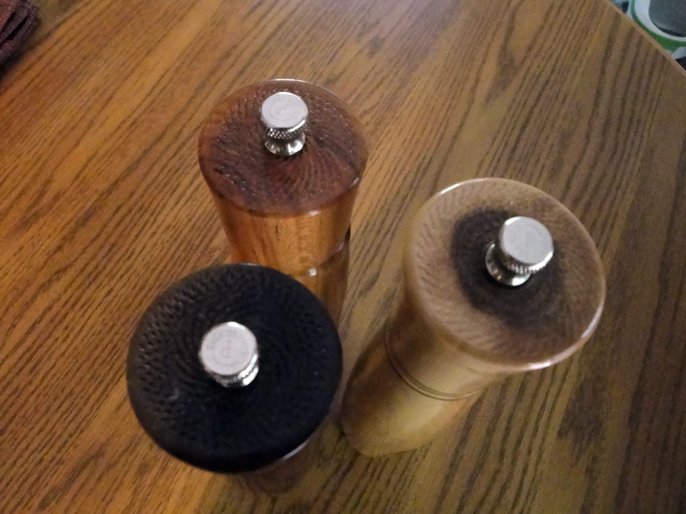 1_Three_Pepper_Mills_02.jpg