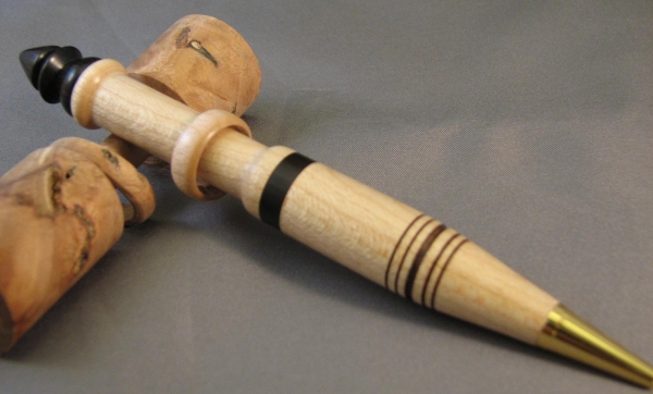 1_Maple_Af_Blackwood_desk_pen_with_captive_ring.jpg